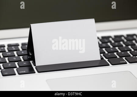 Cartes de visite sur un ordinateur Banque D'Images