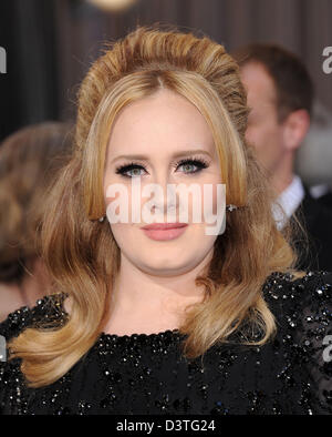 Hollywood, Californie, USA. 24 février 2013. La chanteuse Adele remporte la meilleure chanson originale pour 'Skyfall' à l'Oscar 2013 porte une robe Jenny Packham (Image Crédit : Crédit : Lisa O'Connor/ZUMAPRESS.com/Alamy Live News) Banque D'Images