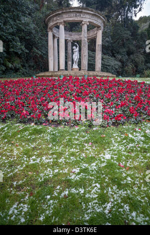 Sculpture dans les jardins Joan Maragall à Montjuic, Barcelone Banque D'Images