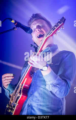 22 février 2013 - Le groupe de rock indie irlandais Two Door Cinema Club en prestation au Magazzini Generali, Milan, Italie Banque D'Images