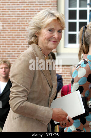 La Princesse Irene arrive au baptême de Léonore, fille du prince Charles et de la Princesse Laurentien, et petite-fille de la Reine Beatrix à la chapelle du palais Het Loo à Apeldoorn, aux Pays-Bas, le dimanche, 8 octobre 2006. Photo : Albert Nieboer (Pays-Bas) Banque D'Images