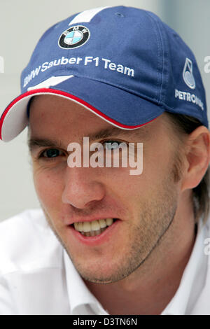 Pilote de Formule 1 Allemand Nick Heidfeld BMW Sauber de parle aux journalistes lors de l'Interlagos racetrack près de Sao Paulo, Brésil, le jeudi, 19 octobre 2006. Le Grand Prix aura lieu le dimanche 22 octobre. Photo : Gero Breloer Banque D'Images