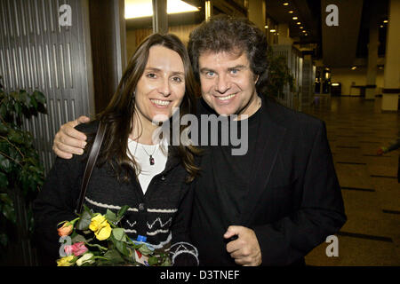 La chanteuse pop autrichien Andy Borg et sa femme Birgit illustrés dans le Kulturpalast à Dresde, Allemagne, vendredi, 20 octobre 2006. Photo : Andreas Weihs Banque D'Images