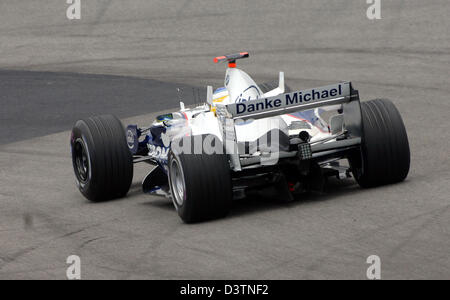 Pilote de Formule 1 Allemand Nick Heidfeld BMW Sauber de est représenté au cours de la troisième session d'essais à l'Interlagos racetrack près de Sao Paulo, Brésil, vendredi 20 octobre 2006. Le Grand Prix aura lieu le dimanche 22 octobre. Photo : Ralf Hirschberger Banque D'Images