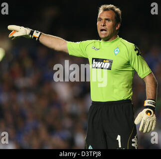 L'objectif de Brême keeper Andreas Reinke les gestes en attente d'un coin par Chelsea FC au 'Stamford Bridge' Stadium à Londres, Royaume-Uni, 12 septembre 2006. Le club de Bundesliga SV Werder de Brême a débuté sa saison avec un Champions-League malchanceux 2:0 défaite contre le FC Chelsea. Photo : Carmen Jaspersen Banque D'Images