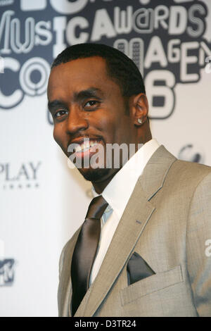 Le rappeur et producteur américain P. Diddy pose sur le tapis rouge au Centre Bella pendant les MTV Europe Music Awards 2006 à Copenhague, Danemark, 02 novembre 2006. Photo : Hubert Boesl Banque D'Images