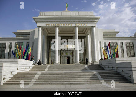 La photo montre le palais présidentiel à Ashgabat, Turkménistan, 02 novembre 2006. Photo : Grimm par les pairs Banque D'Images