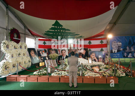 La photo montre le la tombe du premier ministre libanais Rafic Hariri dans la mosquée Hariri nouvellement intronisé dans la capitale Beyrouth, Liban, vendredi, 03 novembre 2006. Photo : Gero Breloer Banque D'Images