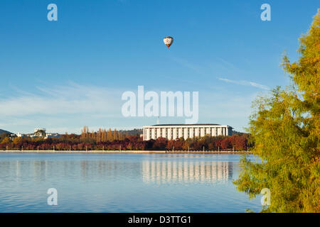 Sur le lac Burley Griffin à la Bibliothèque nationale d'Australie. Canberra, Territoire de la capitale australienne (ACT), l'Australie Banque D'Images