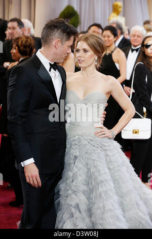 Hollywood, Californie, USA. 24 février 2013. Amy Adams et fiancé Darren Le Gallo arrivent à la cérémonie des Oscars à Hollywood & Highland Center le 24 février 2013 à Hollywood, Californie. Dpa : Crédit photo alliance / Alamy Live News Banque D'Images