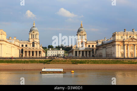 National Maritime Museum et Queen Anne House Greenwich London UK GO Banque D'Images