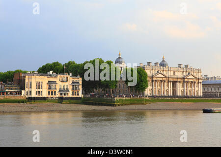 Trafalgar Tavern et Musée Maritime de Greenwich London UK GO Banque D'Images