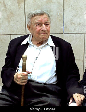 (Afp) - L'ancien maire de Jérusalem, Teddy Kollek, représenté à Jérusalem, Israël, le 22 juin 2003. L'ancien maire de Jérusalem, Teddy Kollek est mort à l'âge de 95 ans, que les médias israéliens rapport sur Mardi, 02 janvier 2007. Photo : Ina Fassbender Banque D'Images