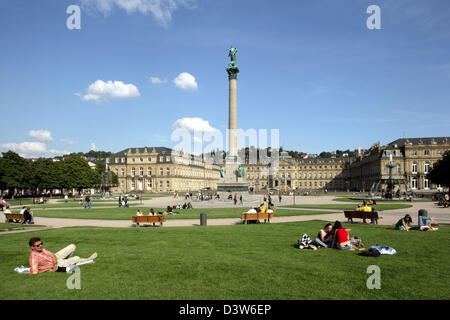 Fichier - La photo montre le 'Jubilaeumssaeule' ('Jubilé Colonne') sur la place de la 'Neues Schloss' ('Nouveau Château') à Stuttgart, Allemagne, juin 2006. Photo : Friedel Gierth Banque D'Images