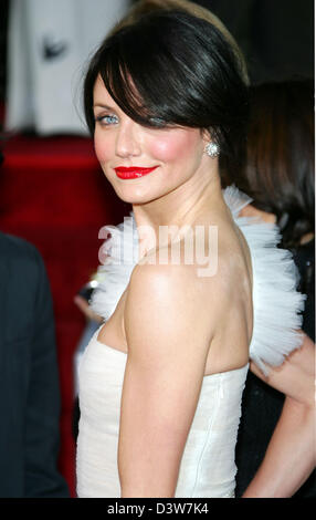 Actrice américaine Cameron Diaz pose pour les caméras qu'elle arrive à la 64e conférence annuelle Golden Globes à Los Angeles, CA, United States, lundi, 15 janvier 2007. Photo : Hubert Boesl Banque D'Images