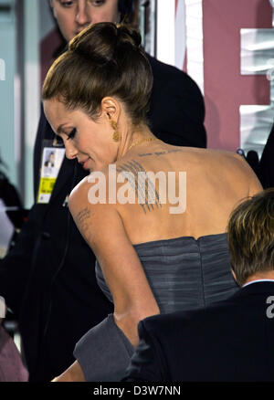 Actrice américaine Angelina Jolie sur la photo d'arriver à la 64e conférence annuelle Golden Globe Awards à Los Angeles, CA, United States, lundi, 15 janvier 2007. Photo : Hubert Boesl Banque D'Images