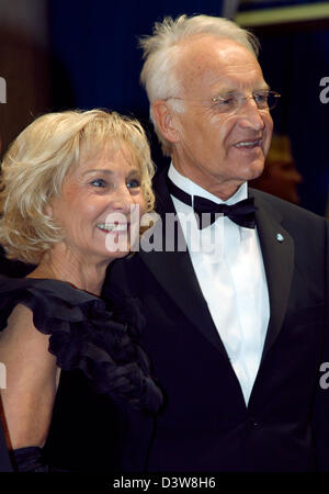 Le premier ministre de Bavière Edmund Stoiber et sa femme Karin sont représentés à la 34e Boule 2007 Film allemand à Munich, Allemagne, samedi 20 janvier 2007. Photo : Ursula Dueren Banque D'Images