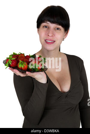 Jeune fille avec strawberry isolated on white Banque D'Images