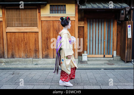 Aller au travail de la Maiko, Kyoto, Japon Banque D'Images