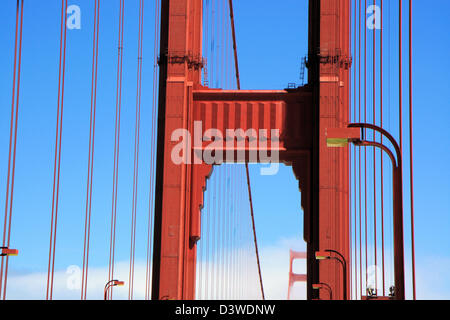 Close-up of the golden gate bridge, San Francisco, États-Unis d'Amérique, Banque D'Images