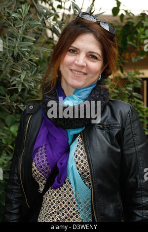 Athènes, Grèce. 25 février 2013. L'actrice française Agnes Jaoui est à Athènes pour assister à la représentation théâtrale ''Cuisine et dÃ©pendances'' qui a écrit avec Jean-Pierre Bacri. (Crédit : Crédit : Image/ZUMAPRESS.com/Alamy Vafeiadakis Aristidis Live News) Banque D'Images