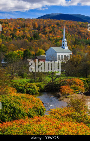 La célèbre église de la communauté blanche, à Stowe, au Vermont. Banque D'Images