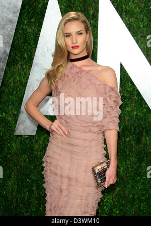 ROSIE HUNTINGTON-WHITELEY 2013 VANITY FAIR OSCAR PARTY SUNSET TOWER LOS ANGELES CALIFORNIA USA 24 Février 2013 Banque D'Images