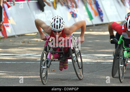 Amanda McGrory des USA dans le marathon en fauteuil roulant T54 dans le centre commercial durant les Jeux Paralympiques de Londres 2012. Banque D'Images