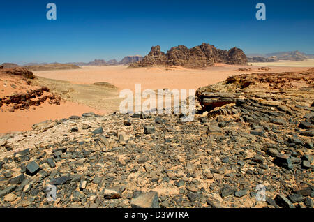 Le Wadi Rum dans les déserts de Jordanie et rendu célèbre par Lawrence d'Arabie Banque D'Images