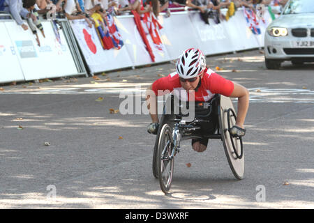 Patricia Keller de Suisse (SUI) dans le marathon en fauteuil roulant T54 dans le centre commercial durant les Jeux Paralympiques de Londres 2012. Banque D'Images