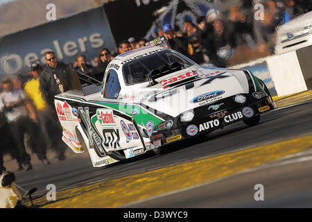 Chandler, Arizona, USA. 24 février 2013. John d'experts au cours de l'Arizona NHRA Nationals - Mello Yello Drag Racing Series éliminatoires finale à Firebird International Raceway à Chandler, Arizona. Credit : Action Plus de Sports / Alamy Live News Banque D'Images