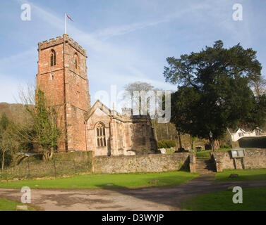 Église du Saint-Esprit avec ses 14e siècle tower, Crowcombe, Somerset, Angleterre Banque D'Images