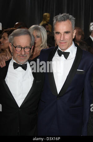 STEVEN SPIELBERG & DANIEL DAY-LEWIS 85E ACADEMY AWARDS ARRIVANTS DOLBY THEATRE LOS ANGELES CALIFORNIA USA 24 Février 2013 Banque D'Images