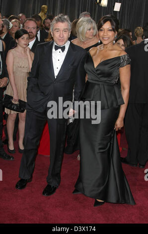 ROBERT DE NIRO ET GRACE HIGHTOWER 85E ACADEMY AWARDS ARRIVANTS DOLBY THEATRE LOS ANGELES CALIFORNIA USA 24 Février 2013 Banque D'Images