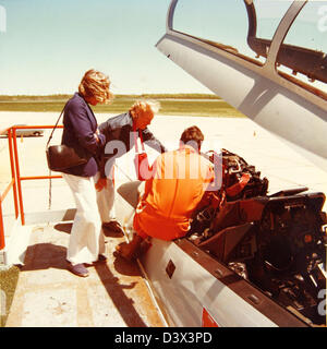 Une photo historique de la collection spéciale Barbara Kibbee Jayne montrant le Grumman F-14A Tomcat, un avion remarquable de la marine américaine, capturé pendant son service militaire. Banque D'Images