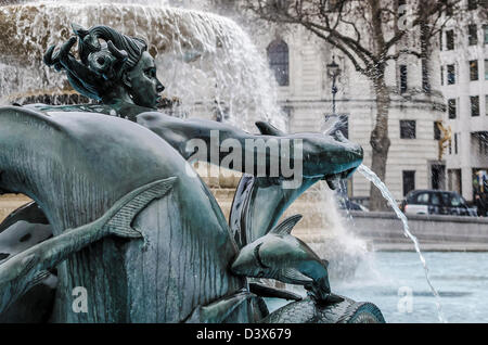 Trafalgar Square Mermaid les fontaines, dans le centre de Londres Banque D'Images