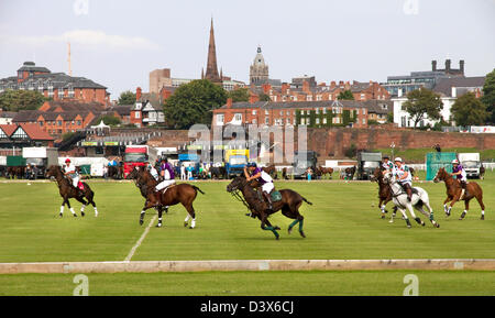 Match de polo, hippodrome de Chester, l'Roodee, Chester, England, UK Banque D'Images