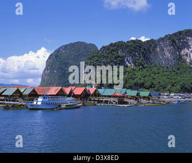 Village de pêcheurs sur pilotis sur la mer, Ko Panyi, Phang Nga Bay Marine National Park, province de Phang Nga, Thaïlande Banque D'Images