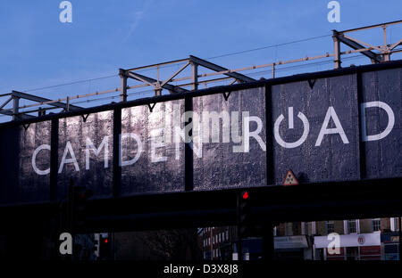 Pont ferroviaire de Camden Road Camden Londres UK Banque D'Images