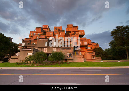 Habitat 67 est un modèle complexe de logement communautaire et à Montréal, Canada, conçu par l'architecte Moshe Safdie. Banque D'Images