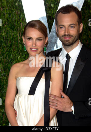 L'actrice Natalie Portman et Benjamin Millepied arrivent à la Vanity Fair Oscar Party Tour au coucher du soleil à West Hollywood, Los Angeles, USA, le 24 février 2013. Photo : Hubert Boesl/dpa Banque D'Images