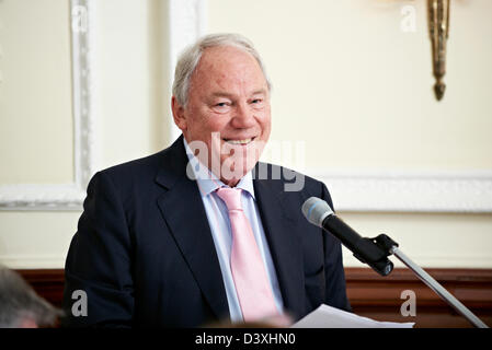 Peter Sissons au déjeuner littéraire Oldie Banque D'Images