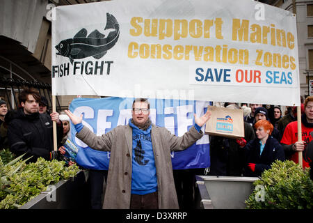 Au cours de la Hugh Fearnley-Whittingstall Marine Conservation Society mars pour souligner la nécessité de zones marines protégées. Westminster. Londres. United Kingdom. Banque D'Images