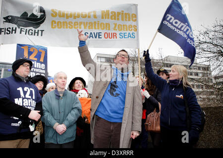 Au cours de la Hugh Fearnley-Whittingstall Marine Conservation Society mars pour souligner la nécessité de zones marines protégées. Westminster. Londres. United Kingdom. Banque D'Images