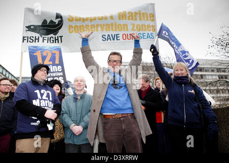 Au cours de la Hugh Fearnley-Whittingstall Marine Conservation Society mars pour souligner la nécessité de zones marines protégées. Westminster. Londres. United Kingdom. Banque D'Images