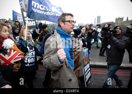 Au cours de la Hugh Fearnley-Whittingstall Marine Conservation Society mars pour souligner la nécessité de zones marines protégées. Westminster. Londres. United Kingdom. Banque D'Images