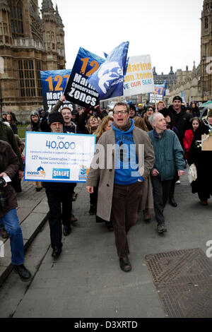 Au cours de la Hugh Fearnley-Whittingstall Marine Conservation Society mars pour souligner la nécessité de zones marines protégées. Westminster. Londres. United Kingdom. Banque D'Images