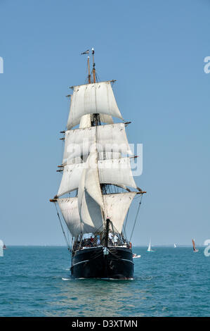 Kaskelot, trois-mâts barque, avec coque en bois, construit au Danemark en 1948 (port d'attache : Bristol, UK), navigation dans la baie de Quiberon. Banque D'Images