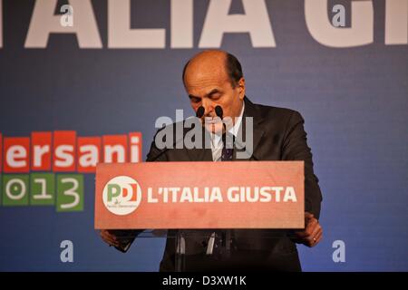 Rome, Italie. 26 février 2013 Le chef de la PD Pierluigi Bersani parle au cours d'une conférence de presse à Rome. Credit : Nelson Pereira/Alamy Live News Banque D'Images