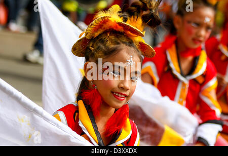 Panagbenga danse de rue dans la ville de Baguio, Philippines Banque D'Images